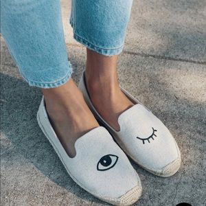 Wink Embroidery Smoking Slipper
